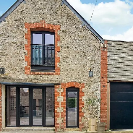 Gorgeous Home In Saint-Vaast-La-Hougue With Wifi Exterior photo