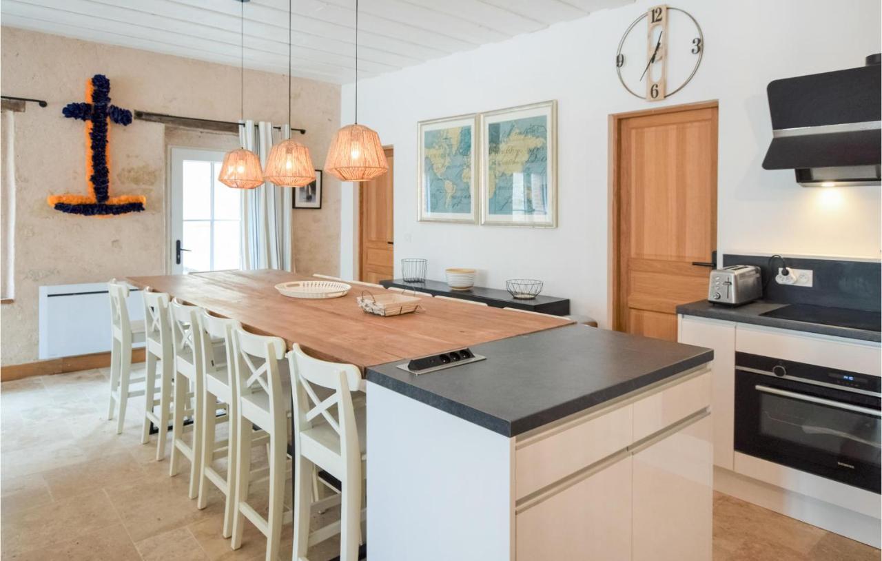 Holiday home Gorgeous In With Wifi Saint-Vaast-la-Hougue